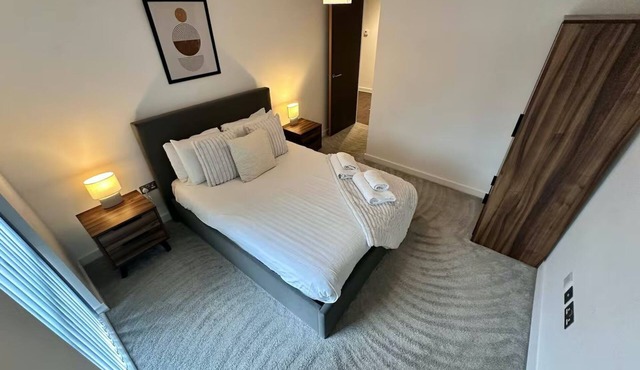 2-Bed, 2-Bath Apartment in the Heart of York City Centre with secure parking
