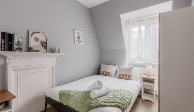 2 Bed Apartment in High Street Kensington