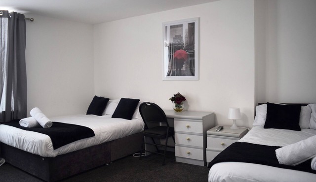2 Bed Apartment Sleeps 6 - Pets Welcome