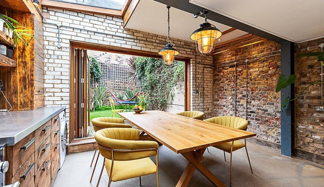 2 Bed Garden Retreat by Victoria Park