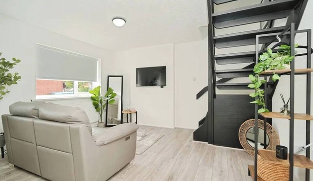 2-Bed House Near Bury Town Centre