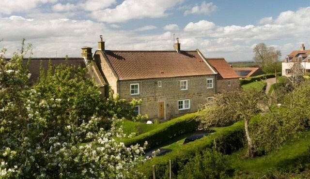 2 Bed in Borrowby (oc-orch4)
