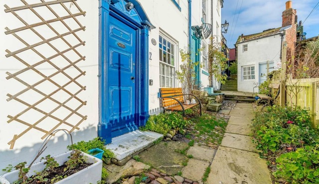 2 Bed in Robin Hoods Bay (oc-r100)