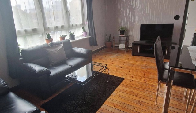 2 Bed-Sleeps5-Free Parking-10 min Walk underground