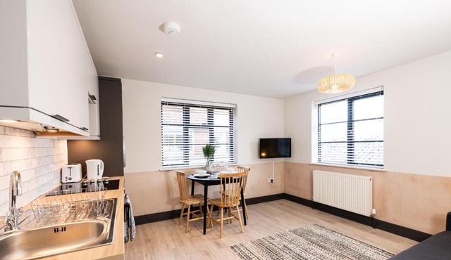 2 Castle Mews