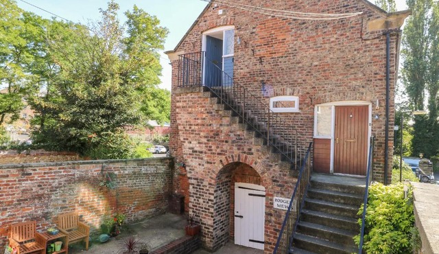 2 Rodgers Mews