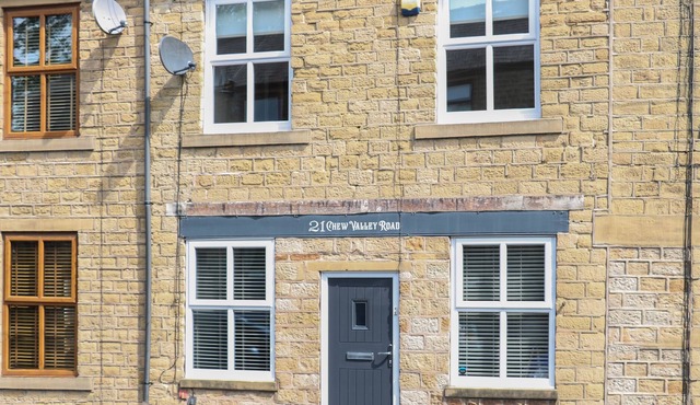 21 CHEW VALLEY ROAD, pet friendly, with open fire in Greenfield