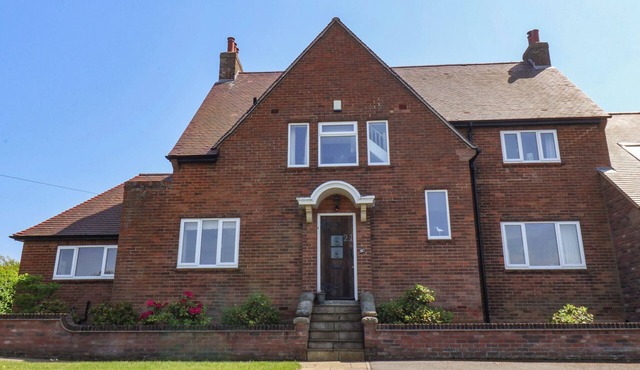 21 ESKDALESIDE, pet friendly, with hot tub in Sleights