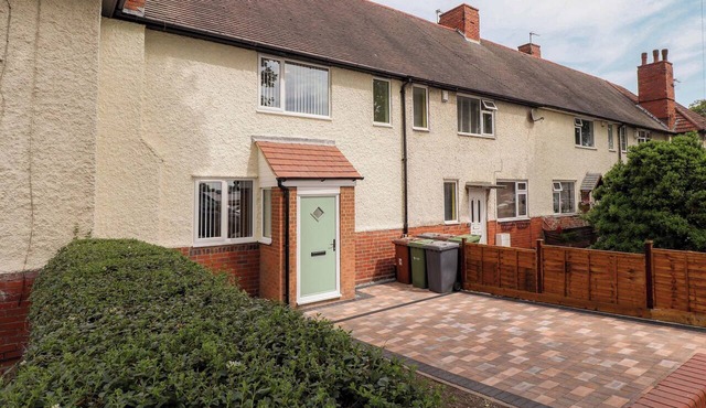 271 WRAGBY ROAD, family friendly, with a garden in Lincoln