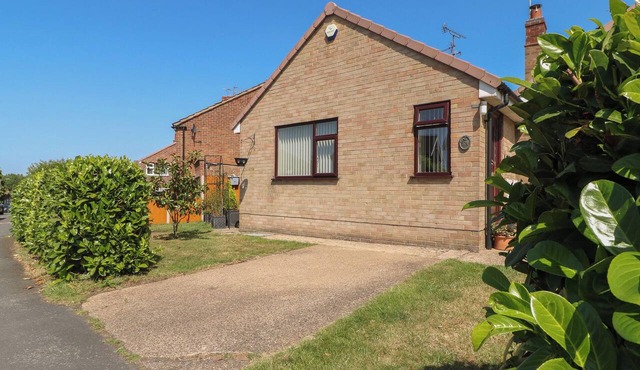 27A WOLDS DRIVE, romantic, with a garden in Keyworth