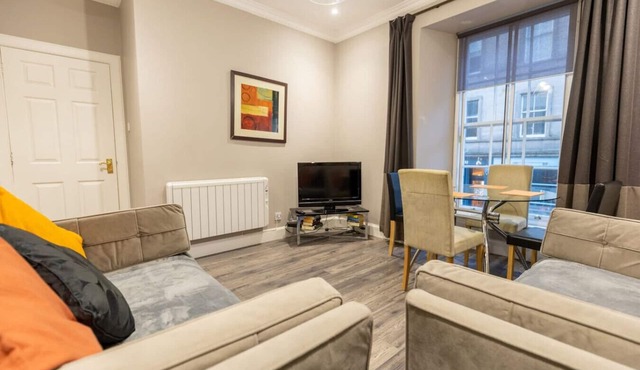 2bedroom apartment within walking distance to city
