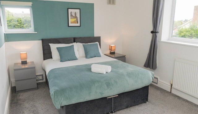 2BR Home | Near NEC | Sleeps 4 | Free parking