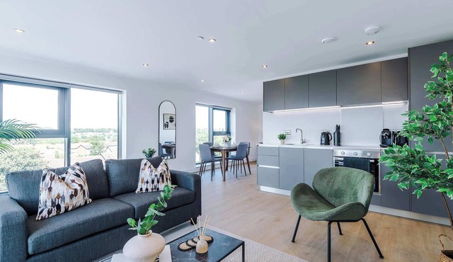 2BR Penthouse In Leeds Centre - Free Parking, Wifi