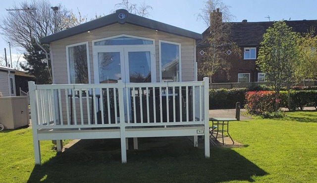 3-Bed Caravan, Sleeps 8 with Enclosed Decking