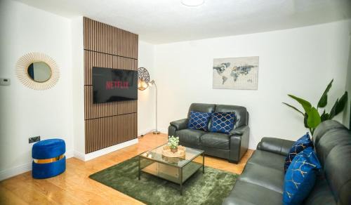 3-Bed Contractor Stay Parking Slough M4 M25