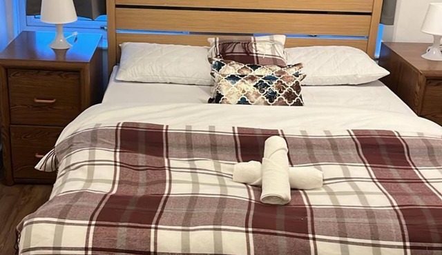 3 Bed House Sleeps 5 - Free Parking - Tv & Wifi
