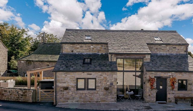 3 Bed in Colne (oc-89582)