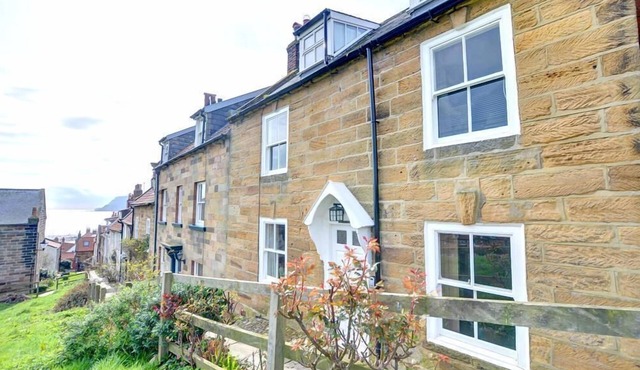 3 Bed in Robin Hoods Bay (oc-r024)