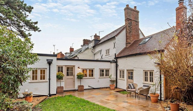 3 Bed in Warwick (oc-93887)