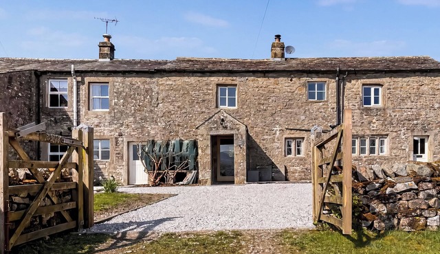 3 bedroom accommodation in Halton Gill