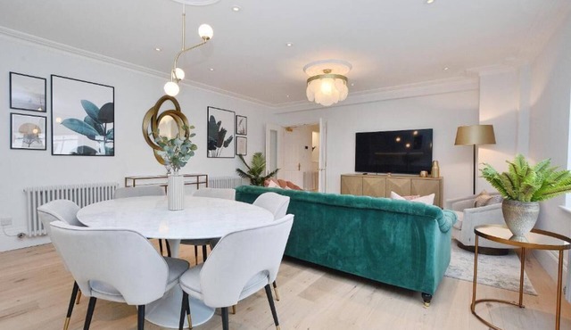 3 bedroom apartment in the heart of Kensington