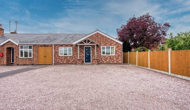 3 Bedroom Bungalow with Garden and Parking