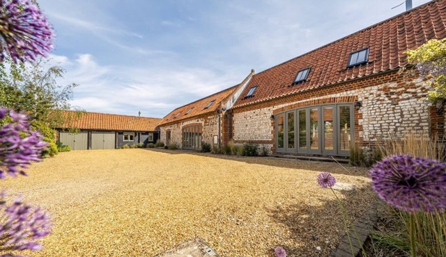 3 Marshland Barns - sleeps 8 guests in 4 bedrooms