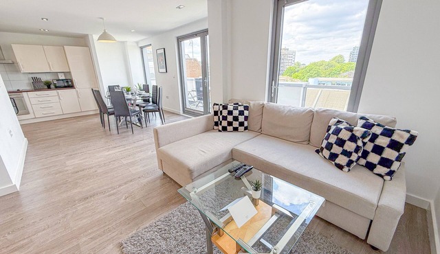 3BDR Hoxton flat near Old St, Shoreditch + Balcony