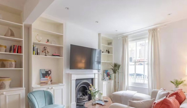 3BR House W/Patio Queens Park