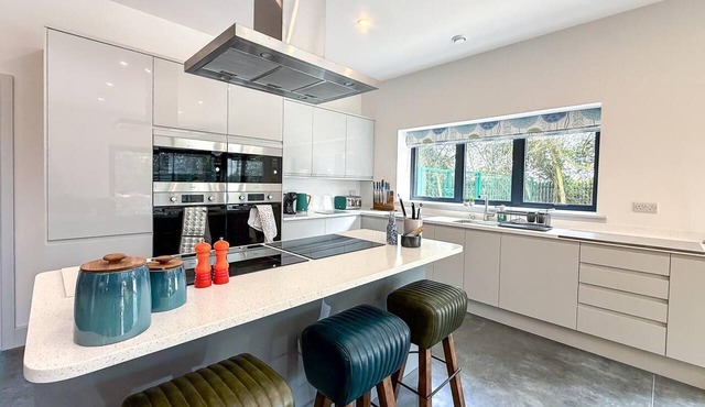 4 Bed in Acton (oc-k40259)