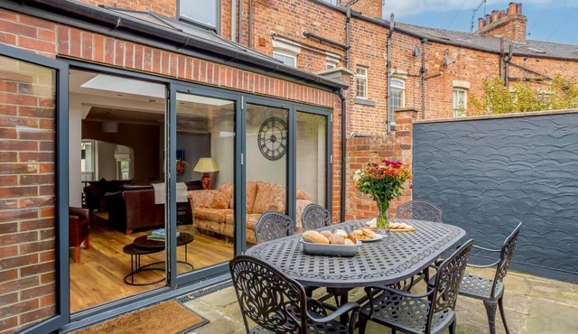 4 Bed in Harrogate (oc-hh025)
