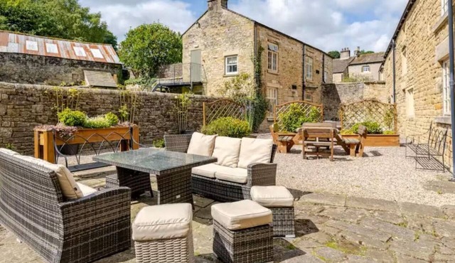 4 Bed in Stoney Middleton (oc-s34610)