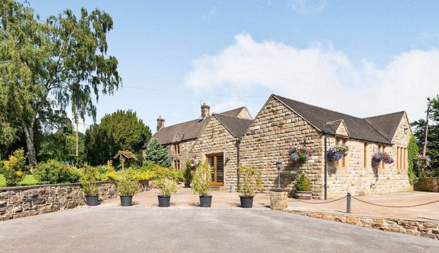4 bedroom accommodation in Ashover, near Matlock