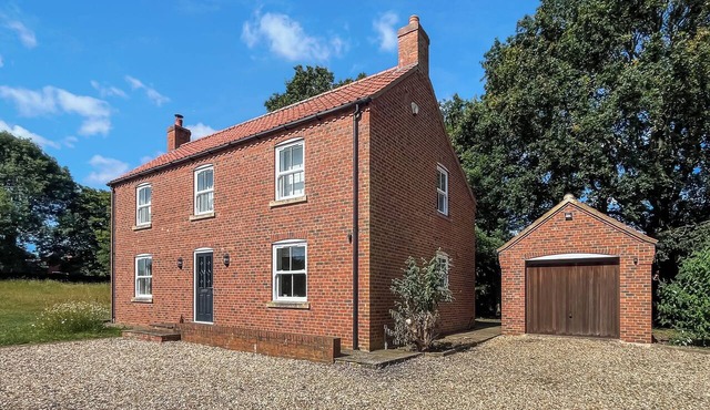 4 bedroom accommodation in Tetford