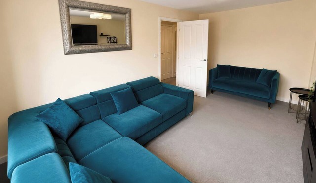 4 BRITANNIA STREET, family friendly, with a garden in Salford