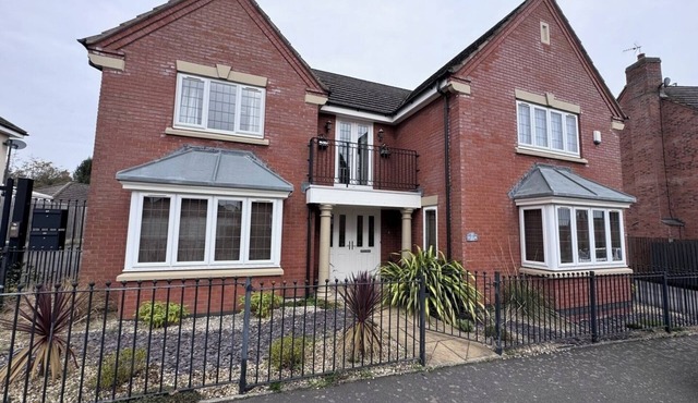 4BD House for Contractors near Warwick University