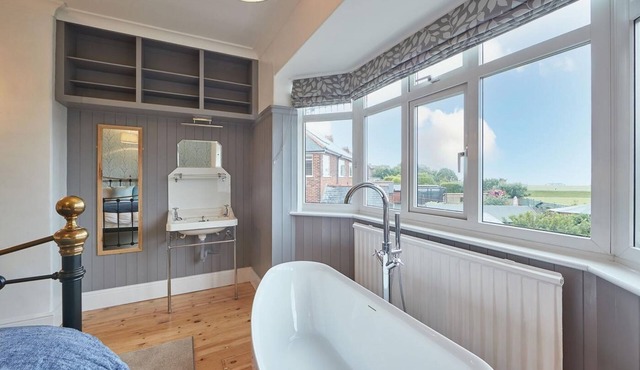 5 Bed in Whitby (oc-b30092)