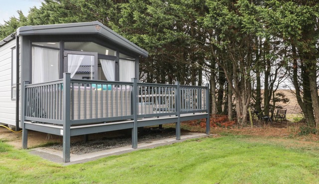 59 FINCH, pet friendly, character holiday cottage in Cayton