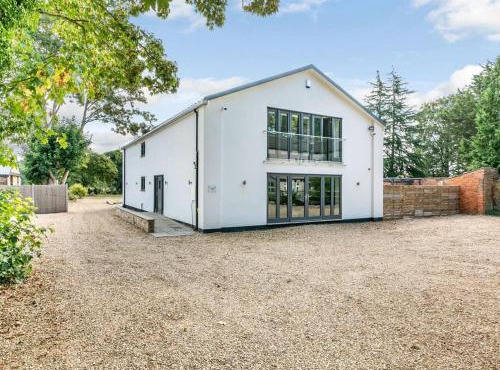 6 Bed in Howell oc-h42736