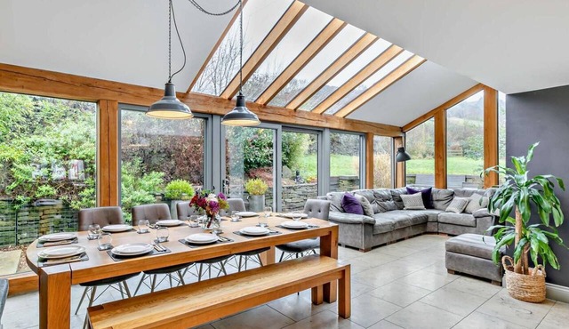 6 Bed in Huddersfield (oc-93984)