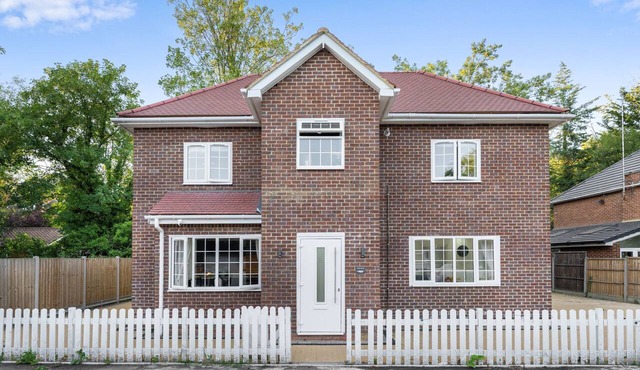 6 bedroom house with river view