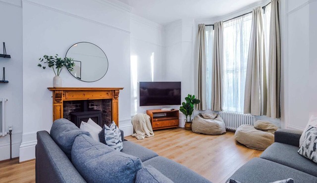 6BDR House | Sleeps 16 | Group Friendly