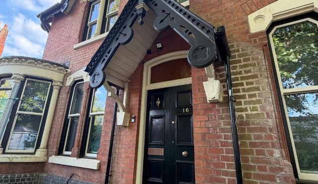 7 Bed, 7 BR Victorian Accom - Sleeps 14