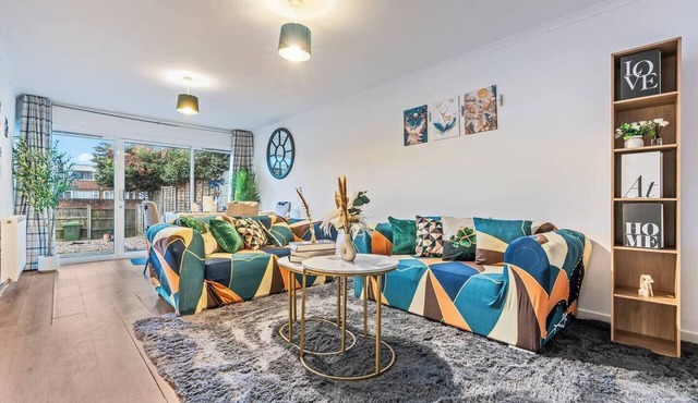 #99 Quirky and Stylish 3-Bed Tamworth Centre Home