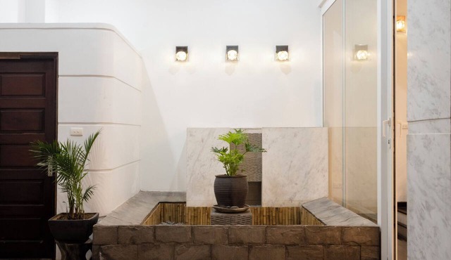 A cozy villa just 3-minute from West Lake, Ha Noi. in Hà Nội