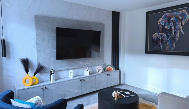 Adeluxe Home - Entire Luxury 2-Bedroom House