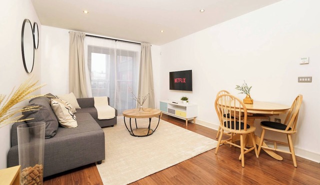Aldgate Modern 1BR 2min to Tube Fast Wi-Fi