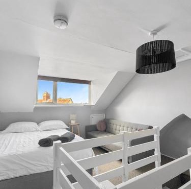 Amaya Four - Sleeps 5 - 1 bed - Newly renovated- Close to town centre -Grantham Free Gym Access