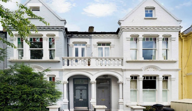 Amazing 4BR House with Beautiful Courtyard