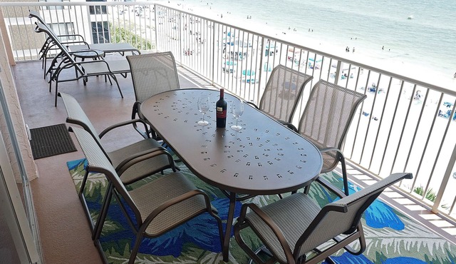 Amazing Beachfront Condo 3BR/2BA - Spectacular View in Madeira Beach